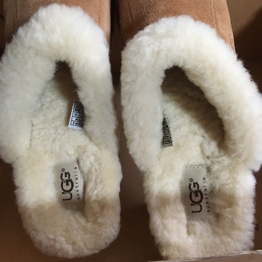 UGG clogs/ size 10